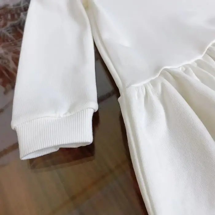 Robe blanche à manches longues imprimée lettre pour enfants, vêtements décontractés quotidiens, mode