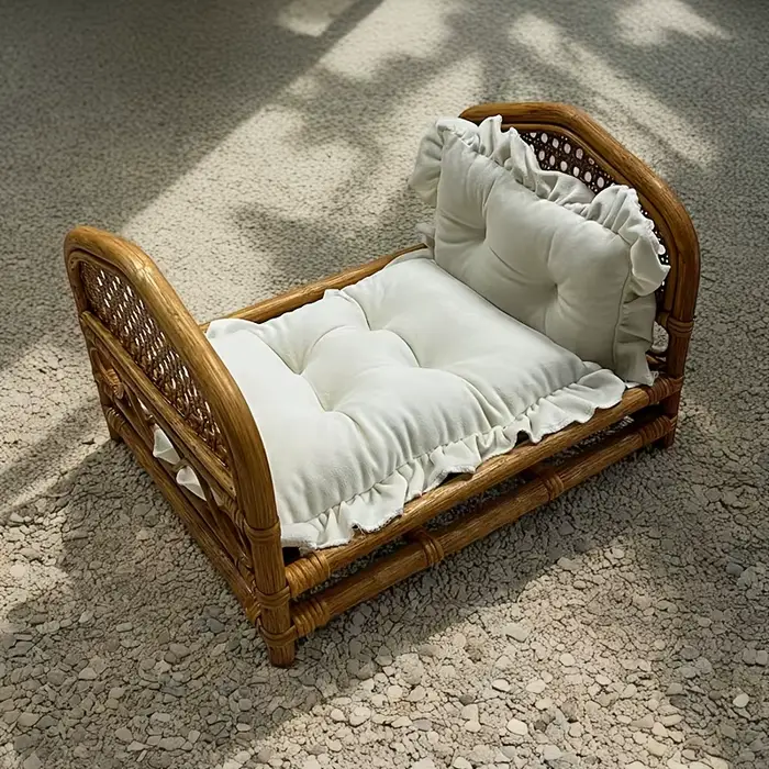 Lit de bébé vintage en bois fait à la main pour photographie de nouveau-né arrière-plan de studio photo occassions spéciales