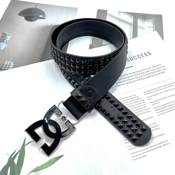 Ceinture de luxe style Y2K 2026 pour femmes et hommes – Design clouté, boucle métallique de haute qu