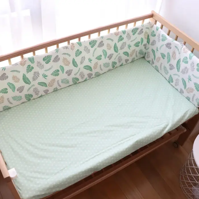 Pare-chocs de lit bébé épais et doux - Protection de berceau détachable et personnalisable pour chambre d'enfant