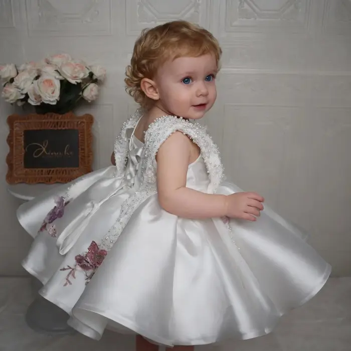 Robe princesse blanche à fleurs pour enfants, tenue Tutu brodée d'un an, sans manches, haut de gamme