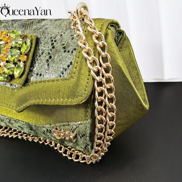 Les meilleures chaussures et sacs de Queena Yan Evening! Sac à main à poignée irrégulière avec desig
