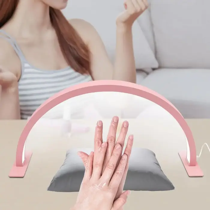 La lampe à ongles en forme de croissant (1 pièce) a une luminosité et une température de couleur rég