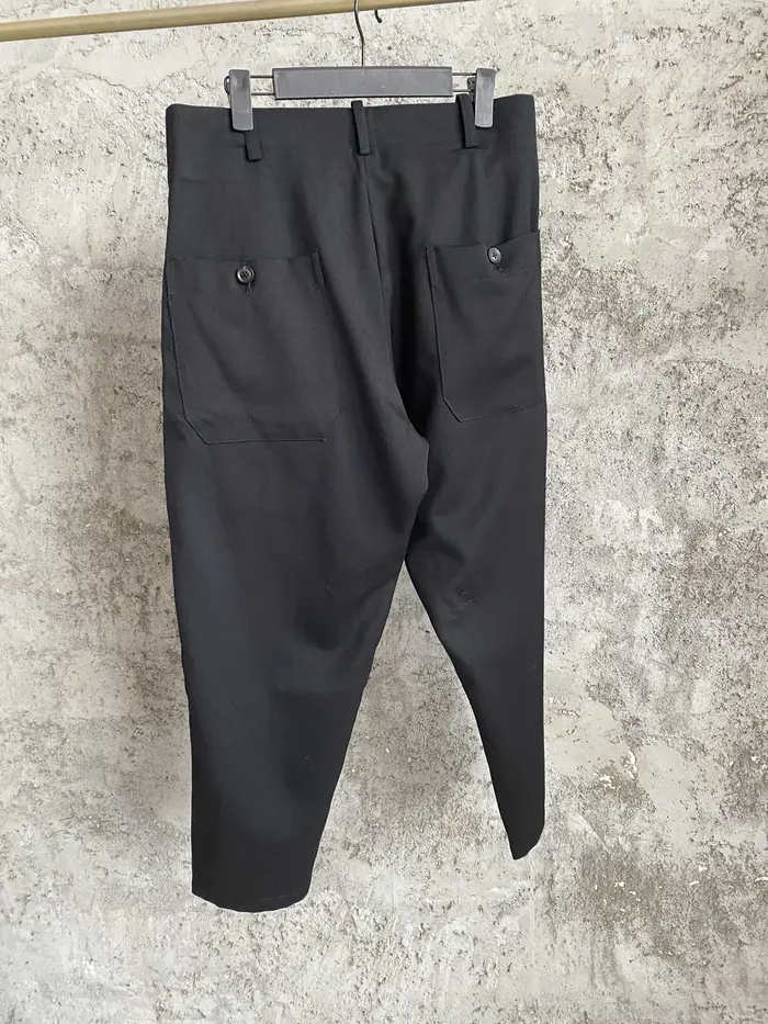 Pantalon conique noir en gabardine imprimé toile d'araignée, pantalon Harun