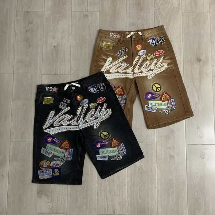 Shorts en jean unisexe avec patch brodé VALLEY en strass colorés, coupe droite ample, haute qualité