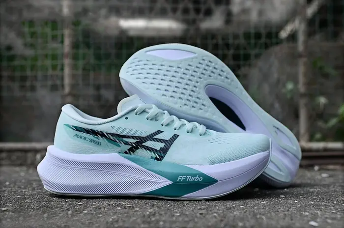 Chaussures de course unisexes pour hommes et femmes, résistantes aux chocs, respirantes, ultralégère