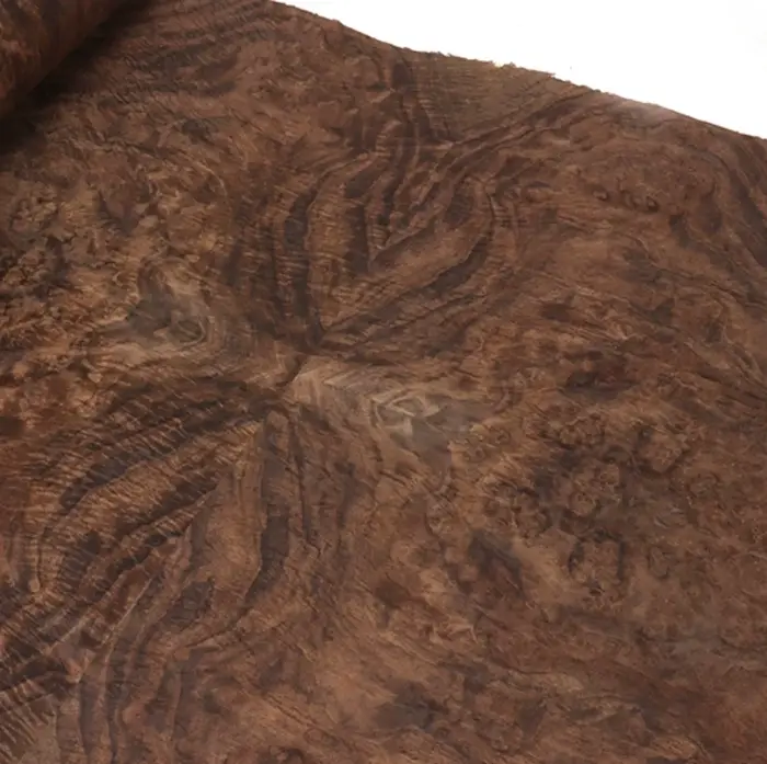 Longueur: 2.5 mètres largeur: 580mm T:0.3mm épissage de noyer naturel avec surface de bavure placage