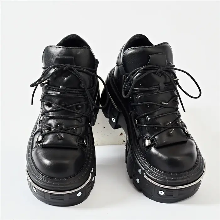 Punk femmes à lacets cheville Botas Mujer 2025 Rivet métal décoration bout rond fond épais bottes fe
