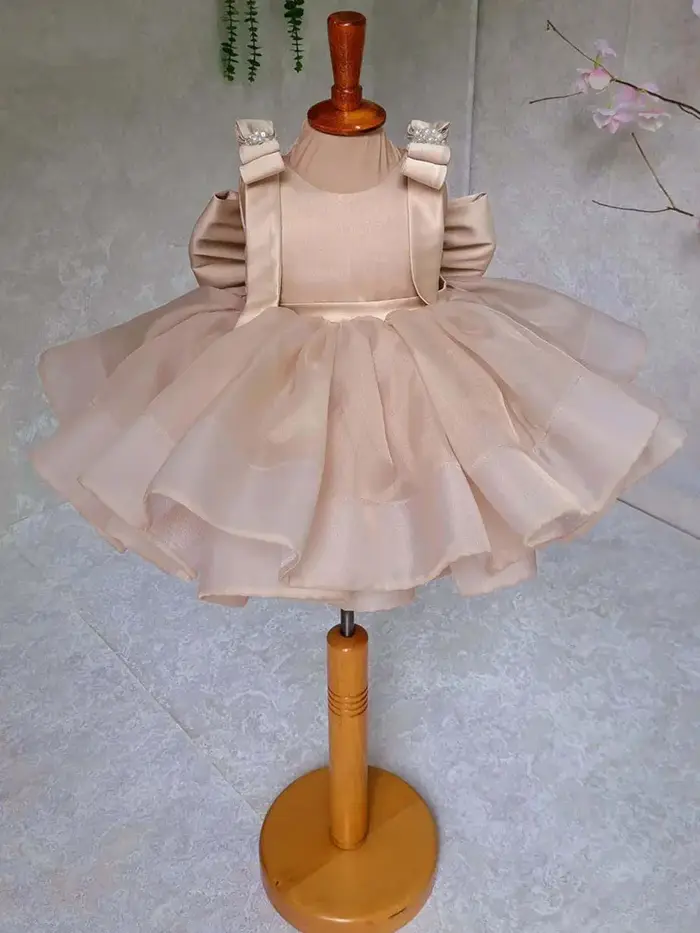 Robe pour enfantsRobe pour enfants jupe en maille bouffante couleur champagne européenne et américai