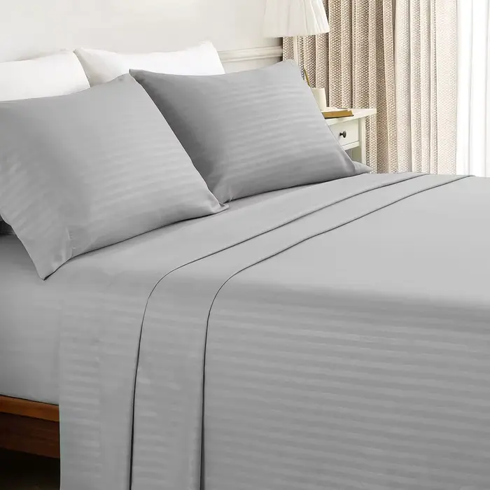 Ensemble de draps de lit de luxe Battilo avec motifs de rayures solides pour jumeaux Queen King Size four pieces drap plat taies d'oreiller confort literie haut de gamme