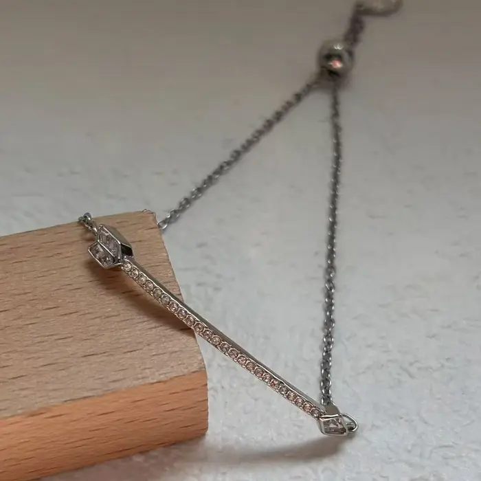 Nouvel ensemble de bijoux raffinés 2026 : Boucles d'oreilles flèche en or et cristal, collier, boucl