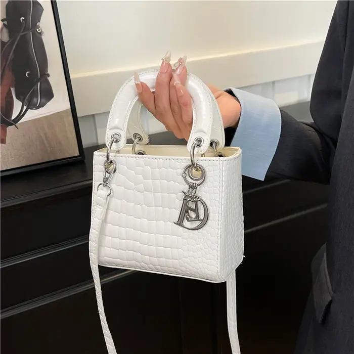 Sac à bandoulière élégant en cuir pour femme, sac à main de luxe de créateur, sac fourre-tout classi