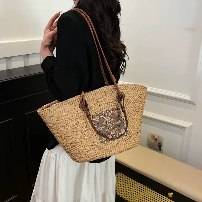 Sac à couches de luxe, fabrication artisanale raffinée, travail méticuleux et texture de haute quali