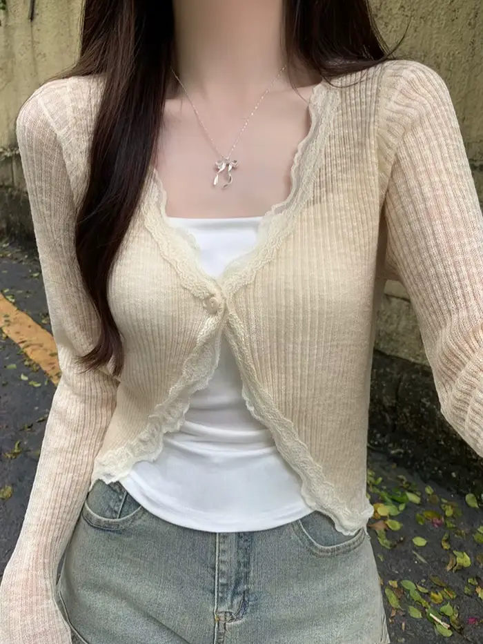 Cardigan en tricot côtelé pour femmes, garniture en dentelle, un bouton, manches longues, haut court