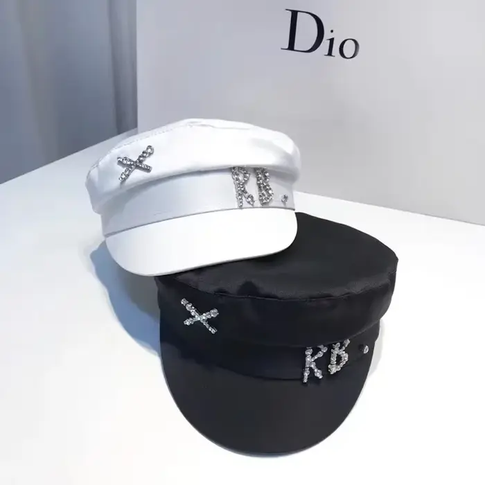 2025 RB béret femmes Version mode strass à bord court bec de canard chapeau printemps nouvelle soie 