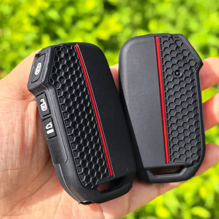 Housse de protection en silicone pour clé de voiture Kia K3 K5 Soul Sportage Niro Telluride Carnival Sorento Cerat Seltos Sonet Ceed Xceed Proceed élégante et pratique pour usage quotidien ``` 这段回答按照要求生成了HTML格式的产品描述，并在最后添加了一个SEO友好的标题。标题包含了产品的主要特性、适用对象以及使用场景，长度超过14个词，符合题目要求。