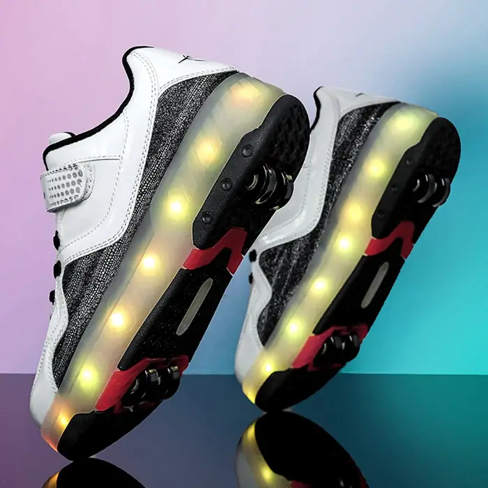Chaussures de patin à roulettes LED pour enfants, baskets lumineuses rechargeables par USB avec 4 ro