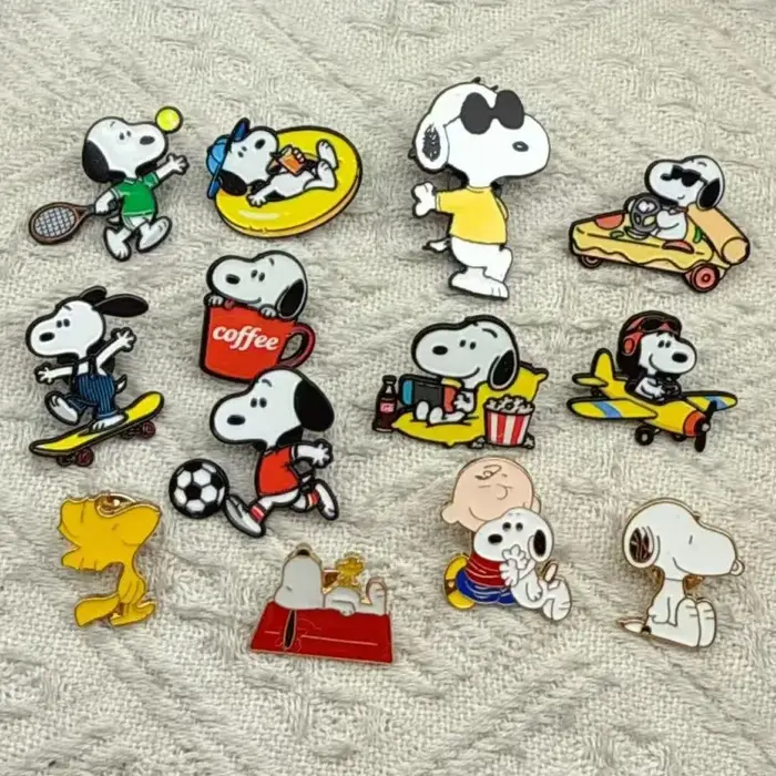 13 pièces // Broches émaillées en forme de chiots blancs de dessin animé, épingles de revers mignonn