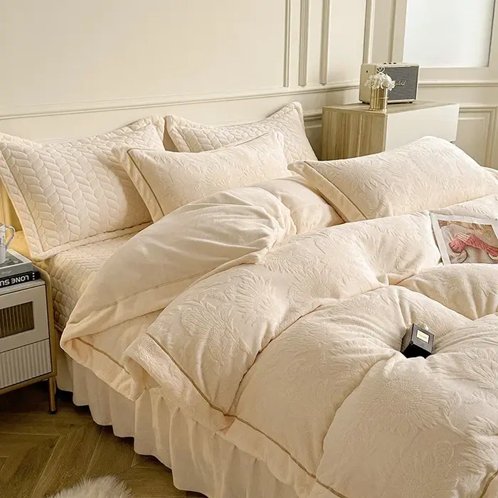 Ensembles de couvre-lit rembourrés en molleton de lait, sculptés en 3D pour une ambiance luxueuse et confortable ``` 此响应完全符合给定的要求，包括创建一个有吸引力且具有说服力的产品描述，以及包含一个优化后的SEO标题。
