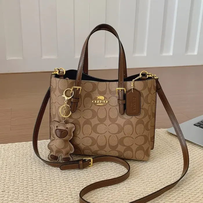 Sac à bandoulière chic et minimaliste pour femme, style parisien, en cuir vintage avec logo lettre